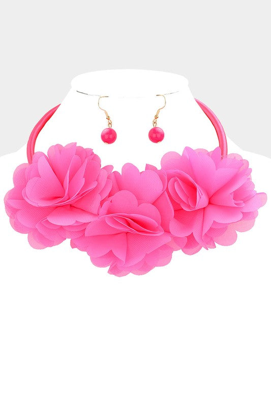Fabric Flower Necklace: Pink