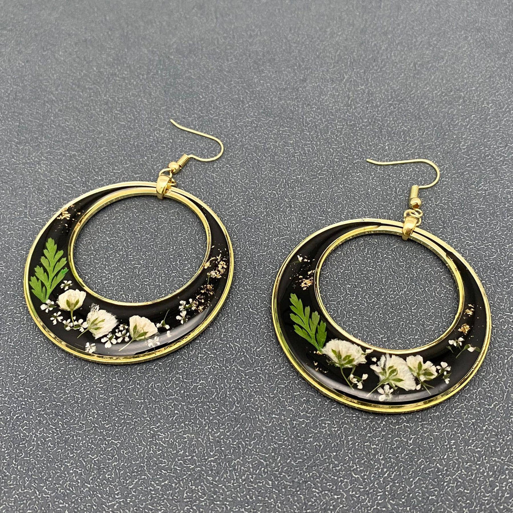 Round Moon Baby’s Breath Dried Flowers Earrings