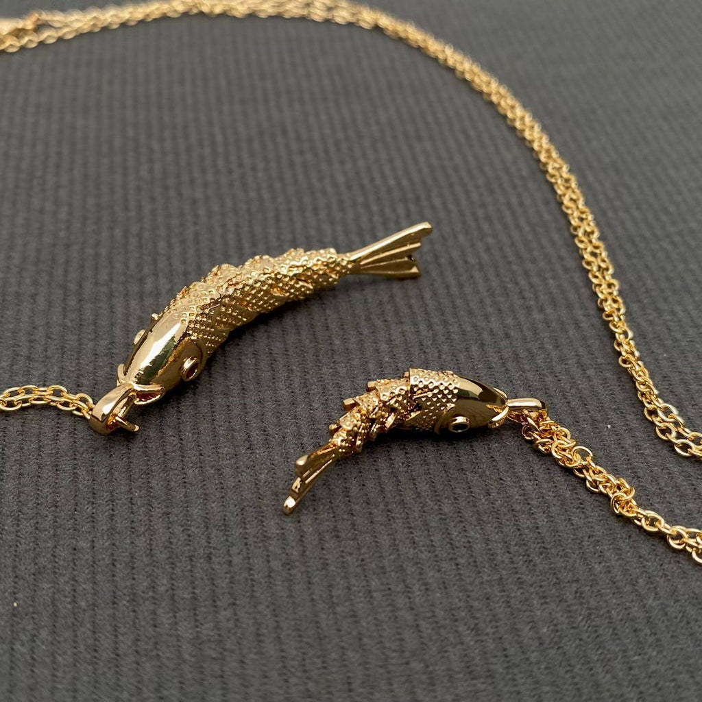 Swinging Tail Fish Charm Necklace