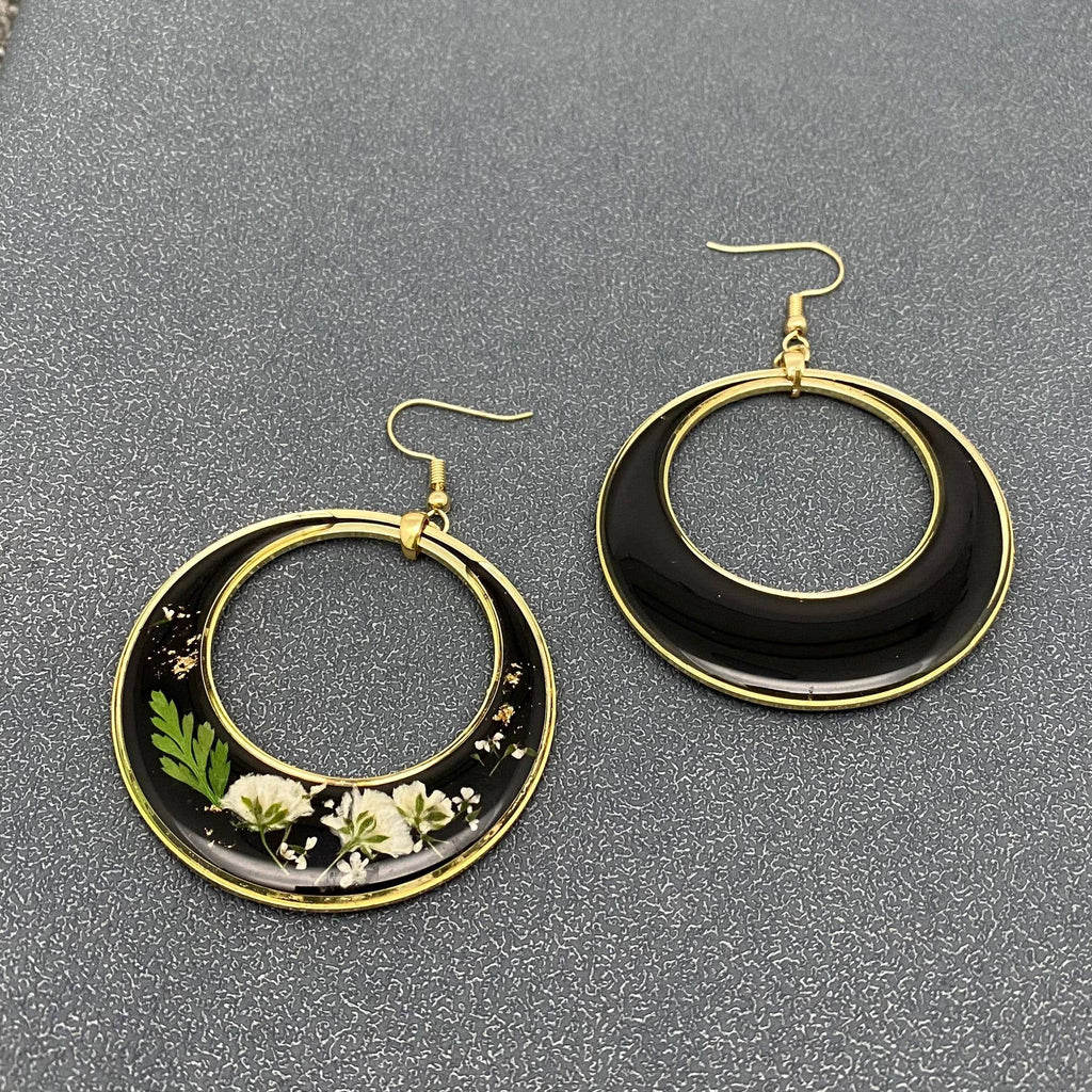 Round Moon Baby’s Breath Dried Flowers Earrings