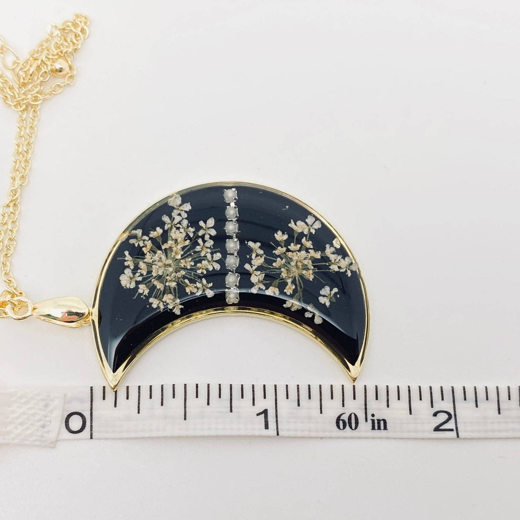 Black Moon Queen Anne's Lace Dried Flowers Necklace
