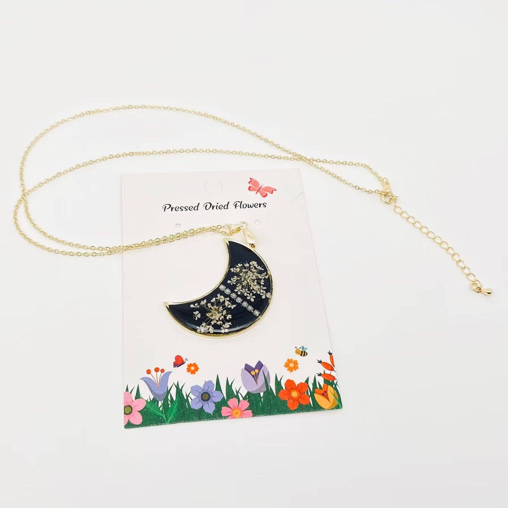 Black Moon Queen Anne's Lace Dried Flowers Necklace