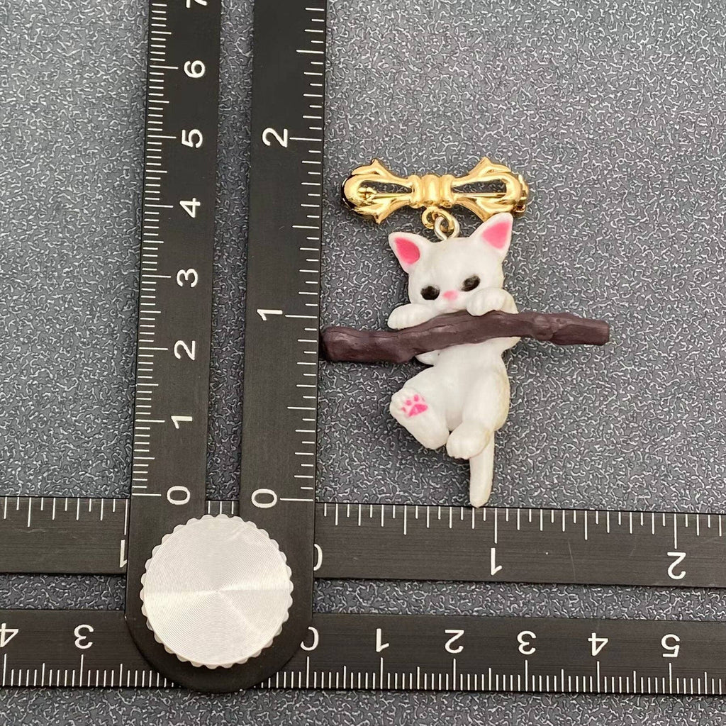 Hang In There Kitty Brooch