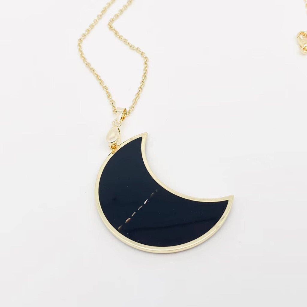 Black Moon Queen Anne's Lace Dried Flowers Necklace