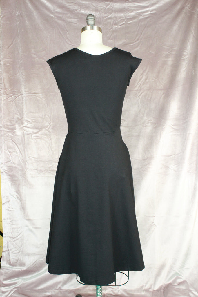 Knot Your Average Dress: Black