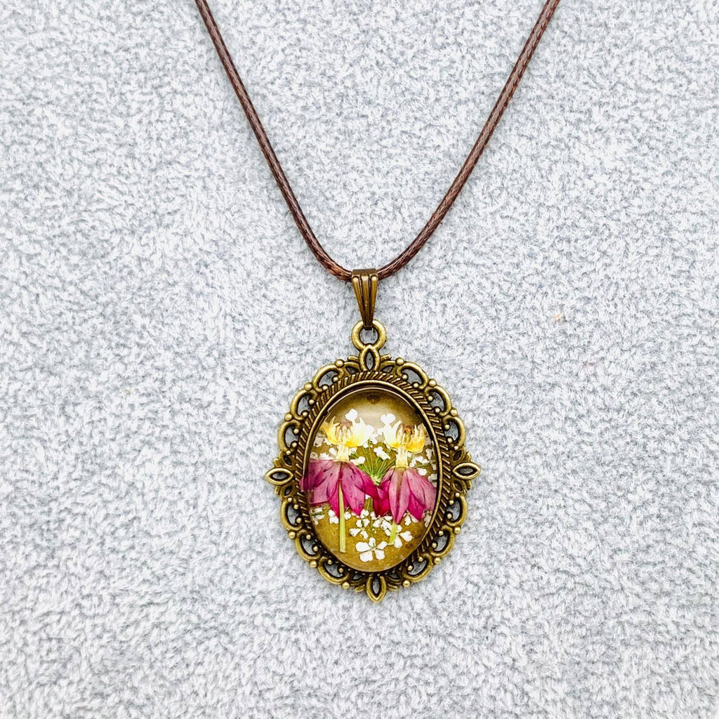 Palace Dried Flowers Floral Necklace: Oncidium hybridum & Queen Anne's Lace