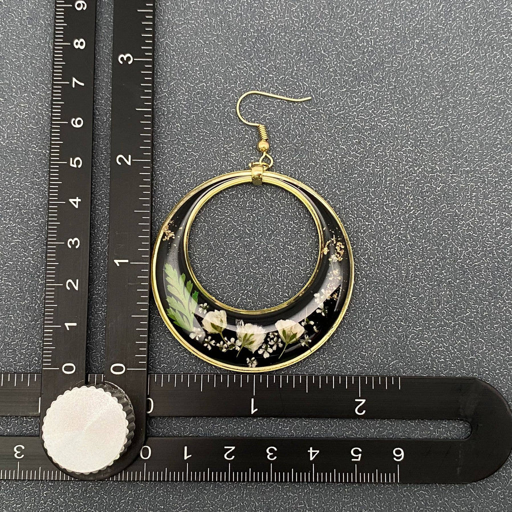 Round Moon Baby’s Breath Dried Flowers Earrings