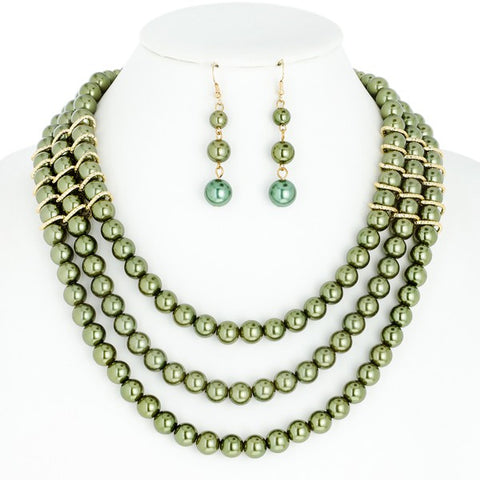 Triple Row Pearl Necklace: Pink