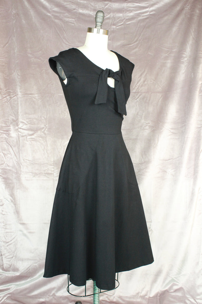 Knot Your Average Dress: Black