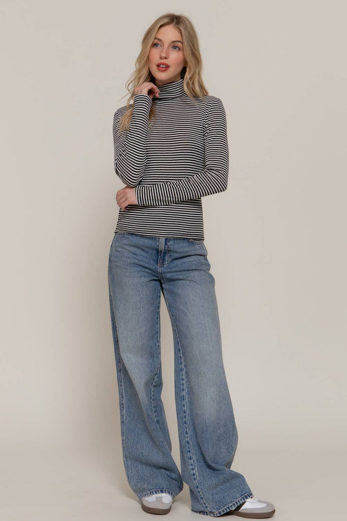 Retro Ribbed Striped Turtneck: Black