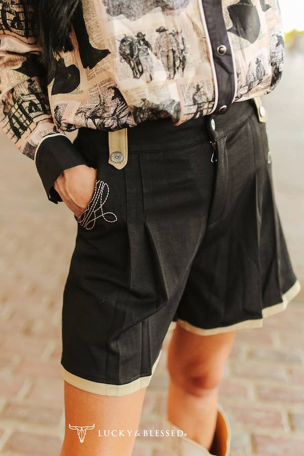 Pleated Boot Stitch Shorts