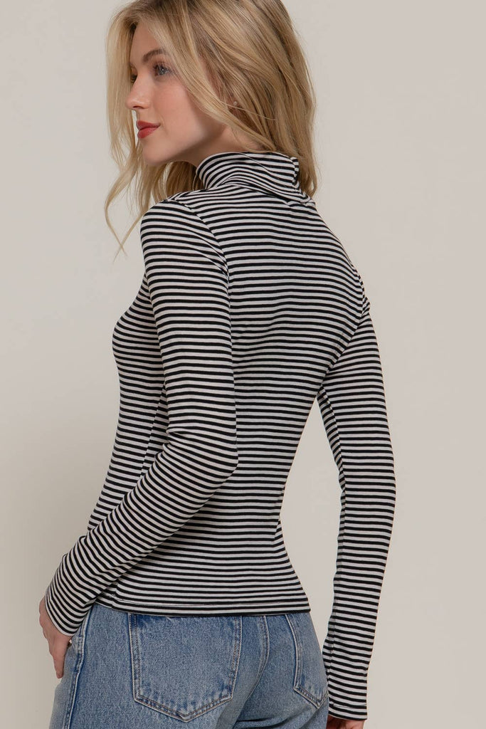 Retro Ribbed Striped Turtneck: Black