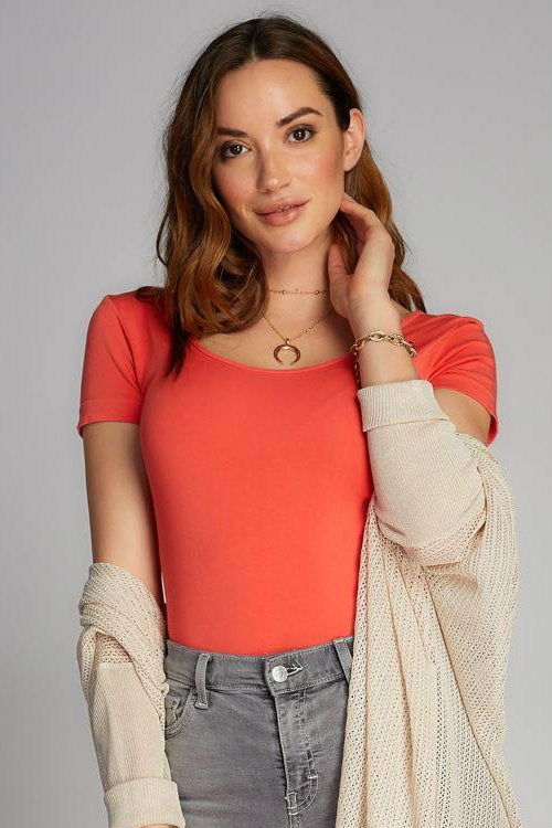 Bamboo Scoop Neck Tee: Cayenne